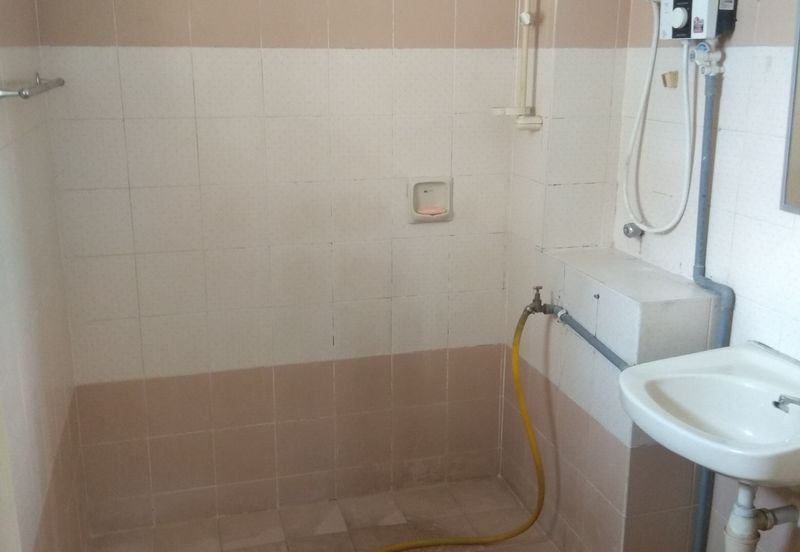 2 Storey Intermediate - USJ 11 - Near to USJ Taipan Business Centre - For Sales