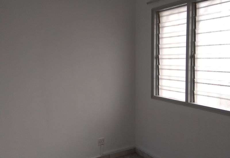 2 Storey Intermediate - USJ 11 - Near to USJ Taipan Business Centre - For Sales