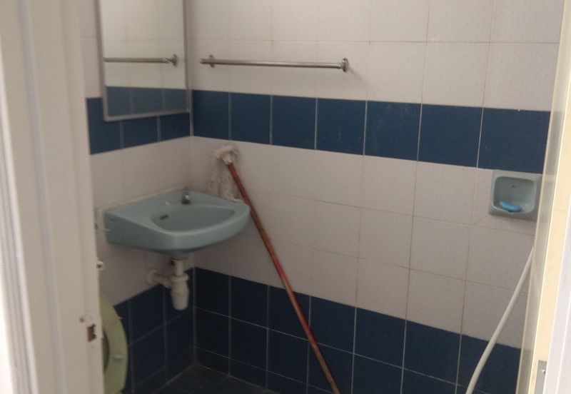 2 Storey Intermediate - USJ 11 - Near to USJ Taipan Business Centre - For Sales