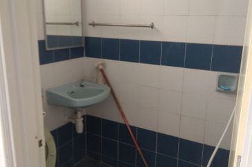 2 Storey Intermediate - USJ 11 - Near to USJ Taipan Business Centre - For Sales