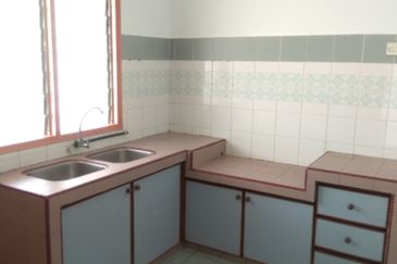 2 Storey Intermediate - USJ 11 - Near to USJ Taipan Business Centre - For Sales