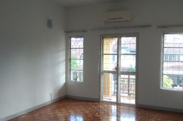 2 Storey Intermediate - USJ 11 - Near to USJ Taipan Business Centre - For Sales