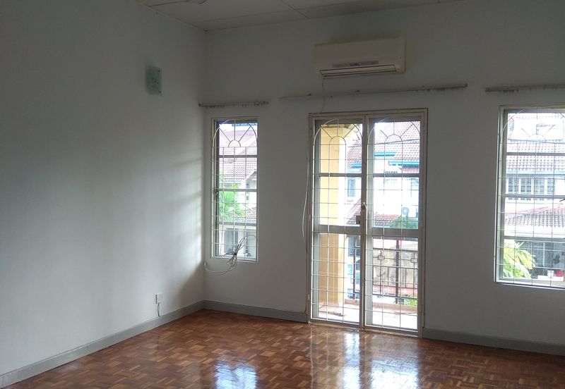 2 Storey Intermediate - USJ 11 - Near to USJ Taipan Business Centre - For Sales