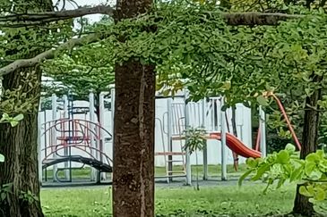 2 Storey Intermediate - USJ 11 - Near to USJ Taipan Business Centre - For Sales