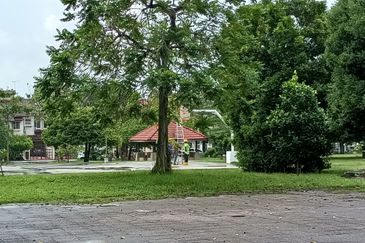 2 Storey Intermediate - USJ 11 - Near to USJ Taipan Business Centre - For Sales