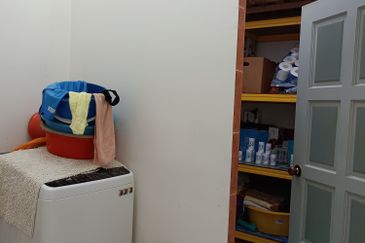 2 storey endlot with extra land - Taman Permai Perempat - Kapar - Well Kept