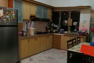 2 storey endlot with extra land - Taman Permai Perempat - Kapar - Well Kept