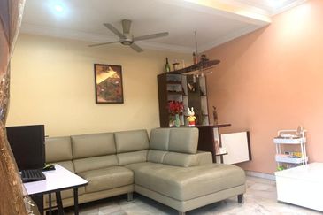 2 storey endlot with extra land - Taman Permai Perempat - Kapar - Well Kept