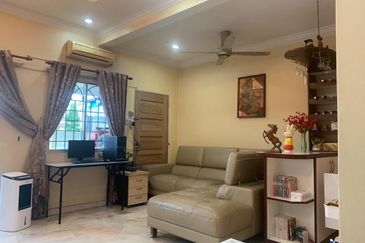 2 storey endlot with extra land - Taman Permai Perempat - Kapar - Well Kept