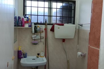 2 storey endlot with extra land - Taman Permai Perempat - Kapar - Well Kept