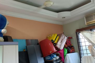 2 storey endlot with extra land - Taman Permai Perempat - Kapar - Well Kept