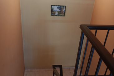 2 storey endlot with extra land - Taman Permai Perempat - Kapar - Well Kept