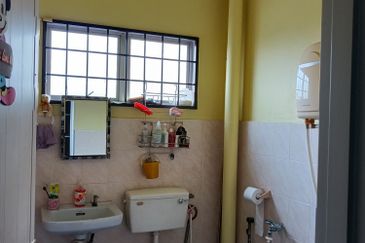 2 storey endlot with extra land - Taman Permai Perempat - Kapar - Well Kept