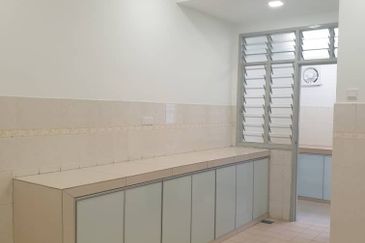 2 Storey Intermediate House - Gated and Guarded - Bandar Puteri - For Sales