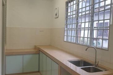 2 Storey Intermediate House - Gated and Guarded - Bandar Puteri - For Sales