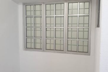 2 Storey Intermediate House - Gated and Guarded - Bandar Puteri - For Sales