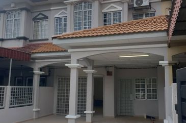 2 Storey Intermediate House - Gated and Guarded - Bandar Puteri - For Sales
