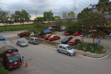 Galleria Klang - Corner - Opposite NSK - Klang Sentral/Setia Alam - For Sales