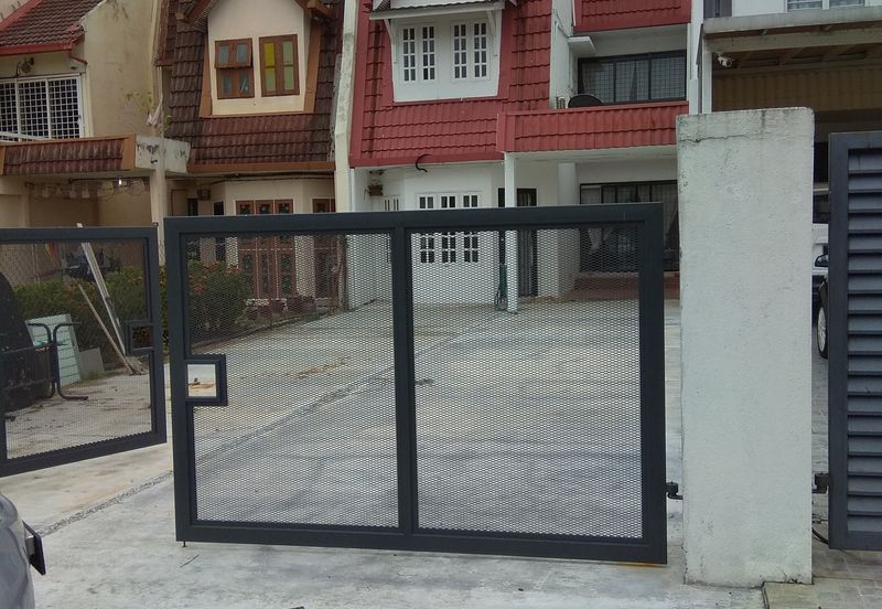 2 STOREY INTERMEDIATE HOUSE - SS19 SUBANG JAYA - LONG DRIVEWAY - FOR SALES