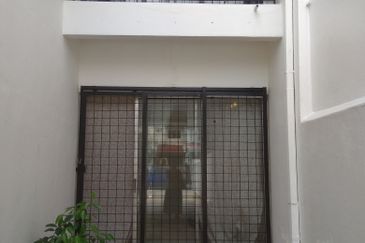2 STOREY INTERMEDIATE HOUSE - SS19 SUBANG JAYA - LONG DRIVEWAY - FOR SALES