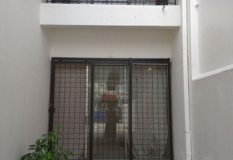 2 STOREY INTERMEDIATE HOUSE - SS19 SUBANG JAYA - LONG DRIVEWAY - FOR SALES