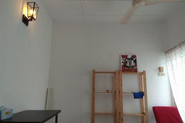 2 STOREY INTERMEDIATE HOUSE - SS19 SUBANG JAYA - LONG DRIVEWAY - FOR SALES