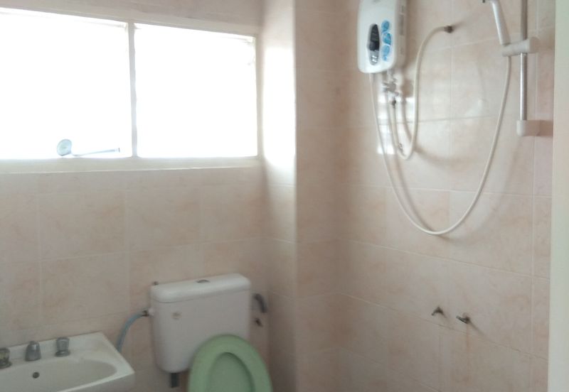 2 STOREY INTERMEDIATE HOUSE - SS19 SUBANG JAYA - LONG DRIVEWAY - FOR SALES