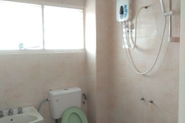 2 STOREY INTERMEDIATE HOUSE - SS19 SUBANG JAYA - LONG DRIVEWAY - FOR SALES