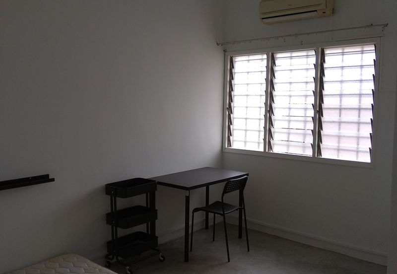 2 STOREY INTERMEDIATE HOUSE - SS19 SUBANG JAYA - LONG DRIVEWAY - FOR SALES