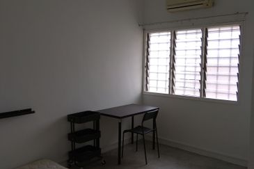 2 STOREY INTERMEDIATE HOUSE - SS19 SUBANG JAYA - LONG DRIVEWAY - FOR SALES