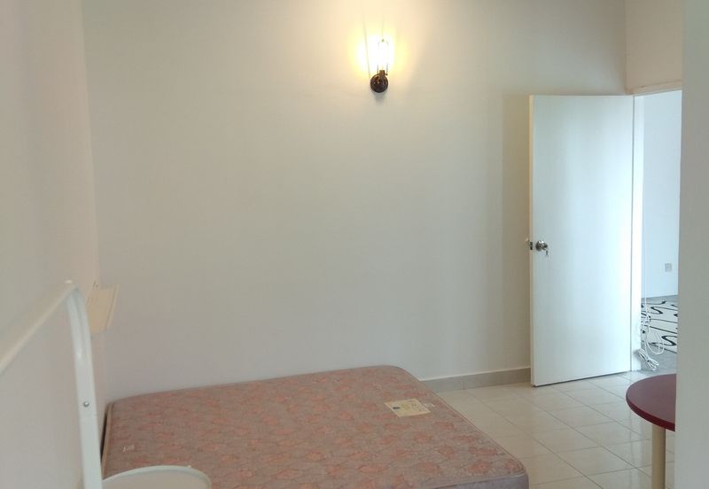 2 STOREY INTERMEDIATE HOUSE - SS19 SUBANG JAYA - LONG DRIVEWAY - FOR SALES