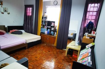 USJ 9 - Subang Jaya - 2 Storey Intermediate Terrace House - For Sales