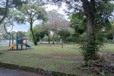 Shah Alam - Berjaya Park Phase 1 - 2 Storey Terrace Endlot - Beside Playground - For Sales