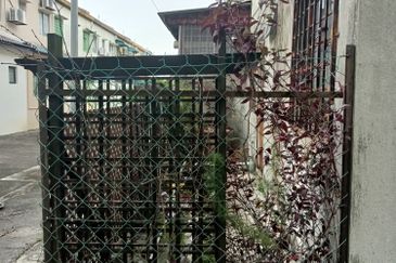 Shah Alam - Berjaya Park Phase 1 - 2 Storey Terrace Endlot - Beside Playground - For Sales