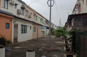 Shah Alam - Berjaya Park Phase 1 - 2 Storey Terrace Endlot - Beside Playground - For Sales