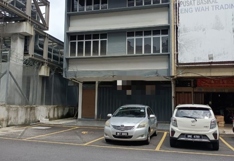 Klang Jalan Meru - 3 Storey Shop Office - Endlot - Near to LRT3 station - For Sales