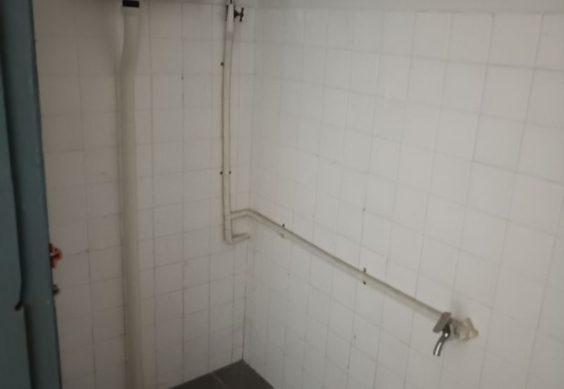 Klang Jalan Meru - 3 Storey Shop Office - Endlot - Near to LRT3 station - For Sales