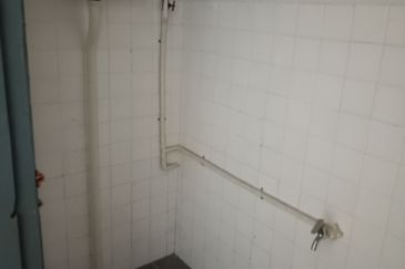 Klang Jalan Meru - 3 Storey Shop Office - Endlot - Near to LRT3 station - For Sales