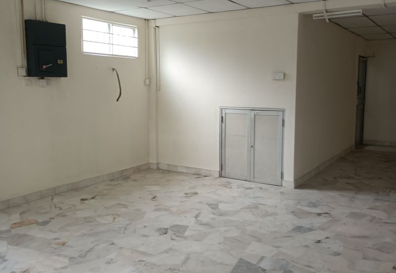 Klang Jalan Meru - 3 Storey Shop Office - Endlot - Near to LRT3 station - For Sales