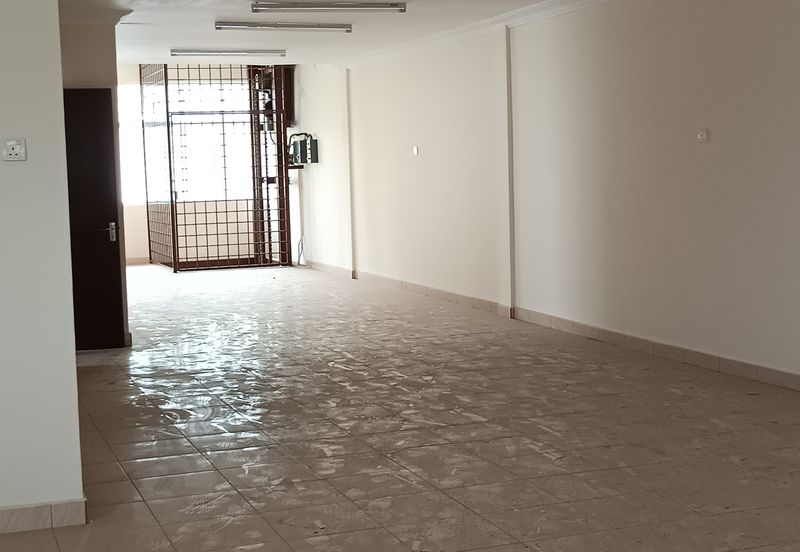 Klang Jalan Meru - 3 Storey Shop Office - Endlot - Near to LRT3 station - For Sales