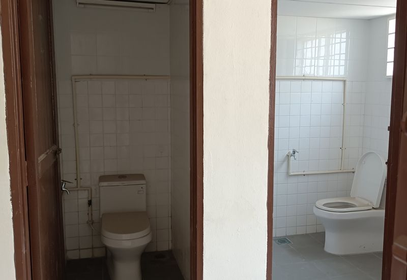 Klang Jalan Meru - 3 Storey Shop Office - Endlot - Near to LRT3 station - For Sales