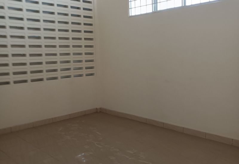 Klang Jalan Meru - 3 Storey Shop Office - Endlot - Near to LRT3 station - For Sales