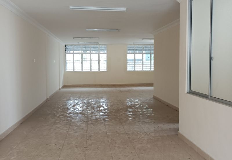 Klang Jalan Meru - 3 Storey Shop Office - Endlot - Near to LRT3 station - For Sales