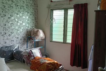 Telok Panglima Garang - Taman Dato Hormat - Single Storey Corner House - For Sales