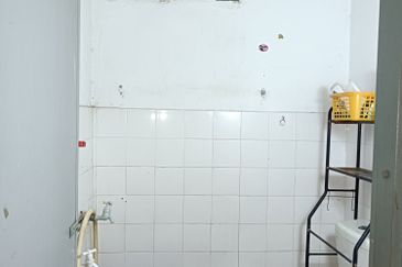 Telok Panglima Garang - Taman Dato Hormat - Single Storey Corner House - For Sales