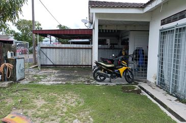 Telok Panglima Garang - Taman Dato Hormat - Single Storey Corner House - For Sales