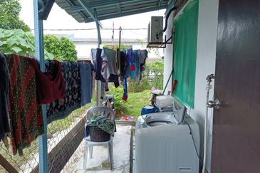 Telok Panglima Garang - Taman Dato Hormat - Single Storey Corner House - For Sales