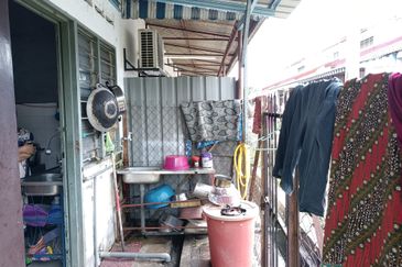 Telok Panglima Garang - Taman Dato Hormat - Single Storey Corner House - For Sales