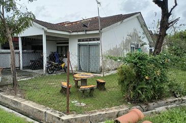 Telok Panglima Garang - Taman Dato Hormat - Single Storey Corner House - For Sales