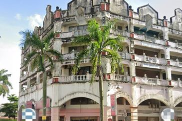 Klang - Jalan Pulau Pinang - Off Jalan Meru - 4.5 storey corner shop office with lift - For Sales